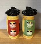 Golf Bags And Clubs Salt Pepper Shakers Ceramic SET--4"--PRE-OWNED. Fixed Price $9.00.