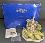 David Winter Golf 1995 Cottage Box W/ Coa And Flag. Fixed Price $135.00.
